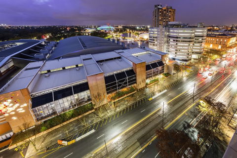 Oaks Adelaide Embassy Suites - Tourism Noosa 6