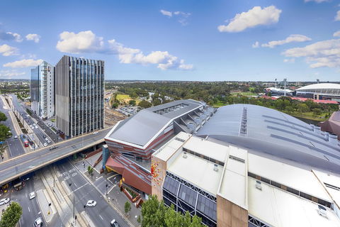 Oaks Adelaide Embassy Suites - Tourism Noosa 4