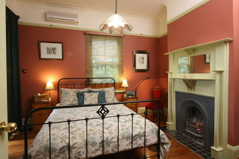 Moments Mountain Retreat - Tourism Noosa 3