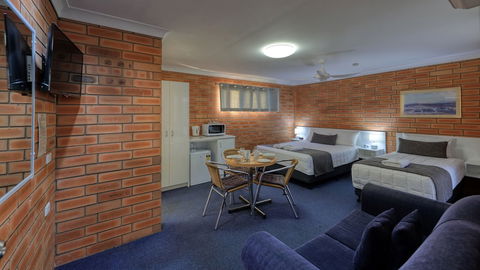 Gunsynd Motor Inn - Tourism Noosa 2