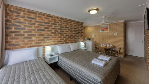 Gunsynd Motor Inn - Tourism Noosa 5