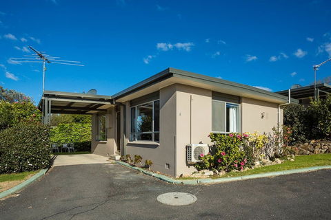 Eagle Heights - Tourism Noosa 0