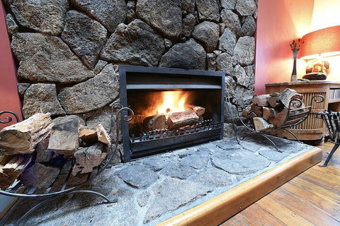 Fire Dreaming - Tourism Noosa 0