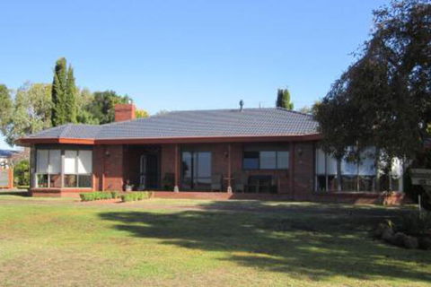 Jacaranda Wey B & B - Tourism Noosa 0