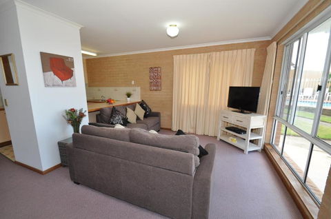 Unit 1 Countess Court - Tourism Noosa 6