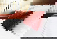 BEST WESTERN Oasis By The Lake - Tourism Noosa 0