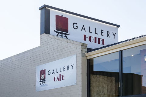 Gallery Hotel - Tourism Noosa 0