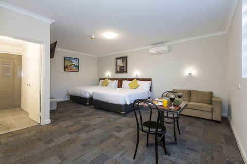 Gallery Hotel - Tourism Noosa 6