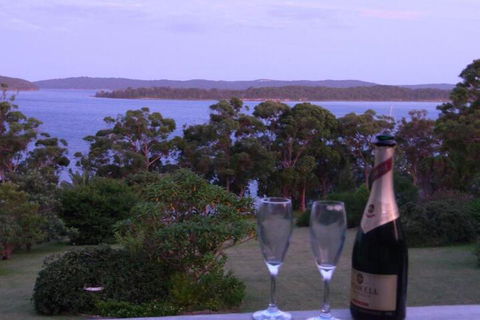 A Lakehouse Escape - Tourism Noosa 7