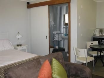 Stone Hut SA Tourism Noosa