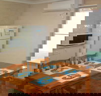 Lake Edge Holiday Units - Tourism Noosa