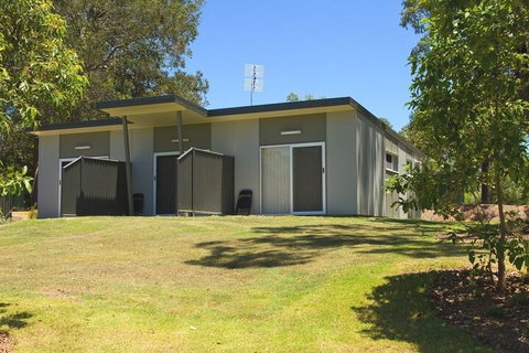 Honeybee Country Accommodation - Tourism Noosa 4