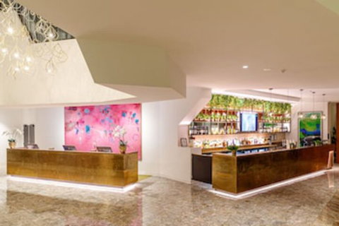 Eatons Hill Hotel - Tourism Noosa 0