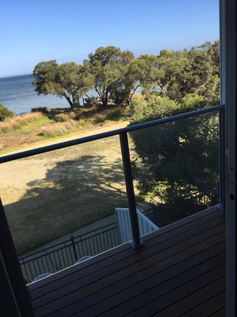 Falcon Bay 4x4 Townhouse - Tourism Noosa 3