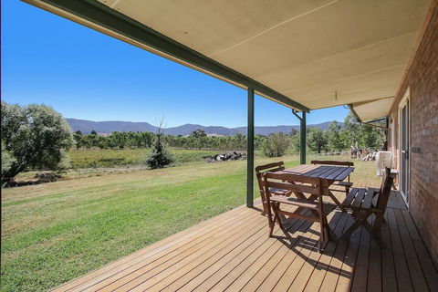 Colonial Inn Guest Rooms - Tourism Noosa 1