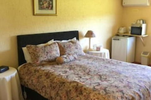 Colonial Inn Guest Rooms - Tourism Noosa 7