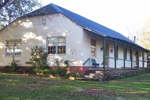 Colonial Inn Guest Rooms - Tourism Noosa 2