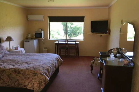 Colonial Inn Guest Rooms - Tourism Noosa 6