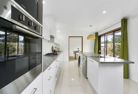 Fairhills - Beautifully Styled - Tourism Noosa 1
