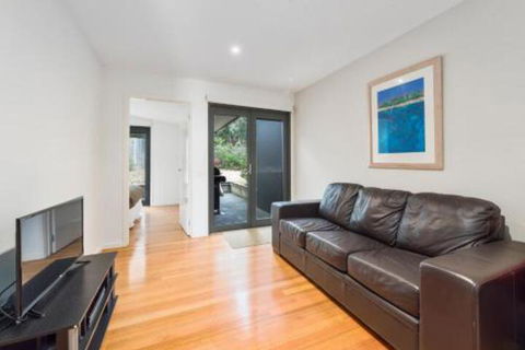 Inn Off The Reef - Tourism Noosa 0