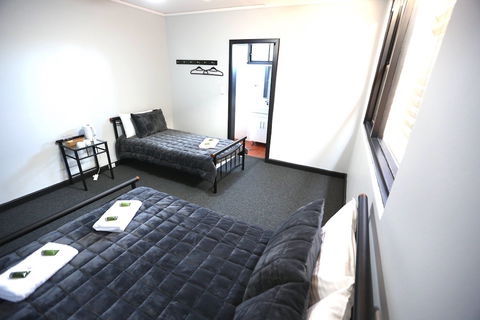 Panania Hotel - Tourism Noosa 1