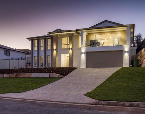 Brand New Executive Living - Tourism Noosa 2