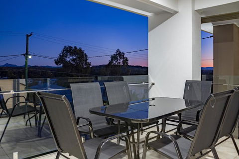 Brand New Executive Living - Tourism Noosa 3