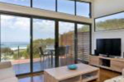 Earth Sea Sky - Tourism Noosa 0