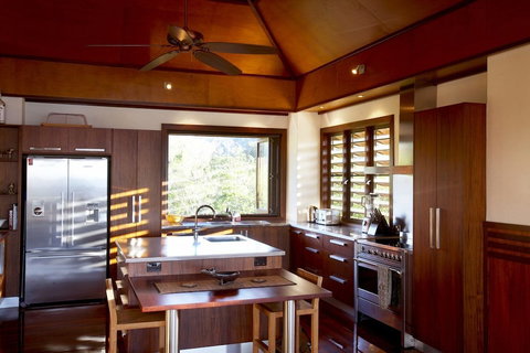 Lotus House - Tourism Noosa 3