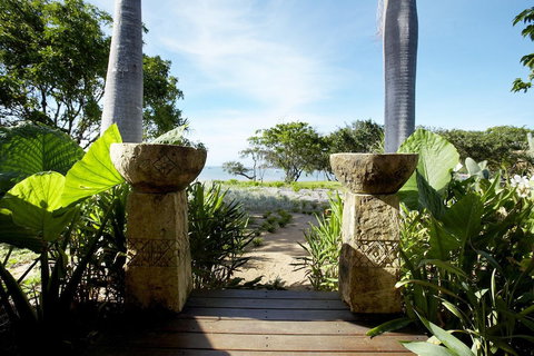 Lotus House - Tourism Noosa 0