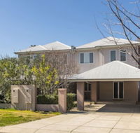 Inner Western Suburbs Retreat - Tourism Noosa