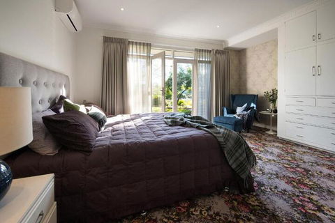 Main Retreat & Cottage - Tourism Noosa 1