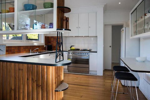 Main Retreat & Cottage - Tourism Noosa 0