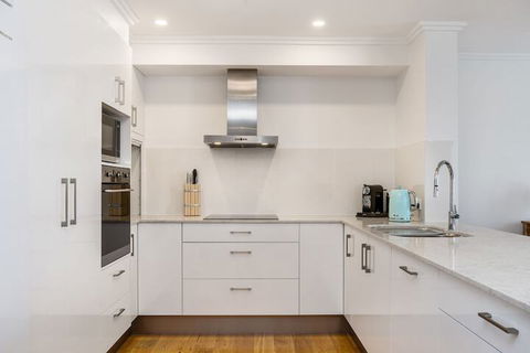 A PERFECT STAY - Ocean Walk - Tourism Noosa 3