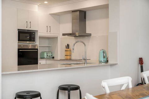 A PERFECT STAY - Ocean Walk - Tourism Noosa 6