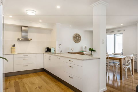 A PERFECT STAY - Ocean Walk - Tourism Noosa 2