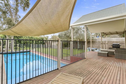 Fern Beach House - Tourism Noosa 6