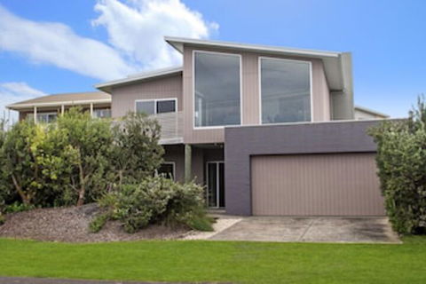 ESCAPE 2 BROPHY - Tourism Noosa 0