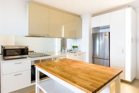 EVA, 1BDR Melbourne Apartment - Tourism Noosa 1