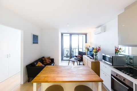 EVA, 1BDR Melbourne Apartment - Tourism Noosa 3