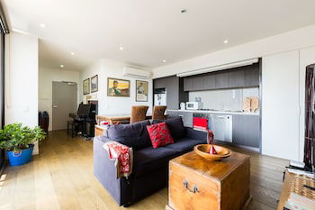 TALIA, 1BDR Carlton Apartment - Tourism Noosa 0