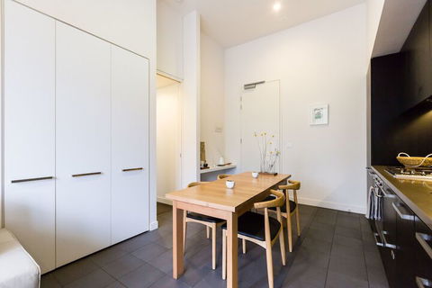 GEORGE, 1BDR North Melbourne Apartment - Tourism Noosa 2