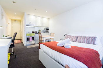 EMILY, Carlton Studio Apartment - Tourism Noosa 1