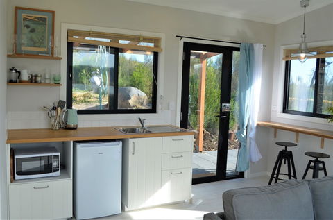 Flotsam Studio Accommodation - Tourism Noosa 6