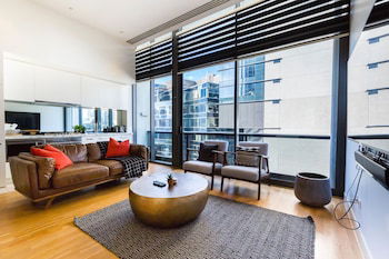 EVAN, 1BDR Southbank Apartment - Tourism Noosa 0