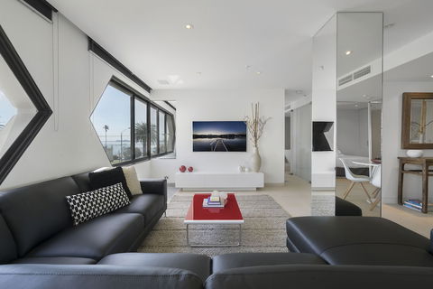 ELAINE, 2BDR St.Kilda Apartment - Tourism Noosa 1