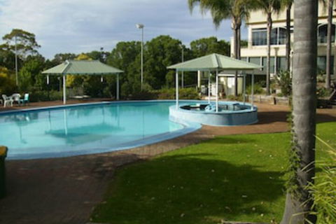 Lakeview Villa's - Tourism Noosa 0