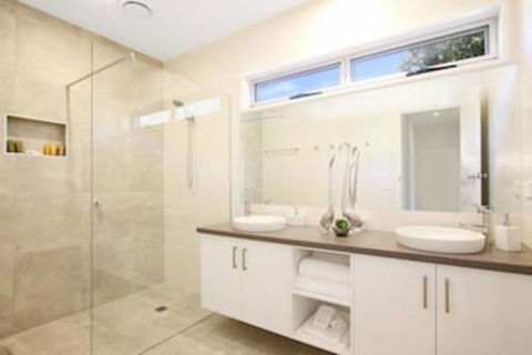 18 On Rayner - Swish Apartment Myrtleford - Tourism Noosa 0