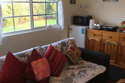 Painted Lady Bed & Breakfast - Tourism Noosa 3