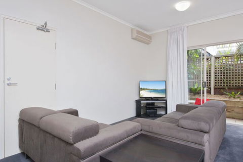 Zenith Studio Unit 4 / 10 Messines Street - Tourism Noosa 2